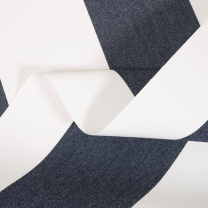 Close-up of a blue and white checkered pattern